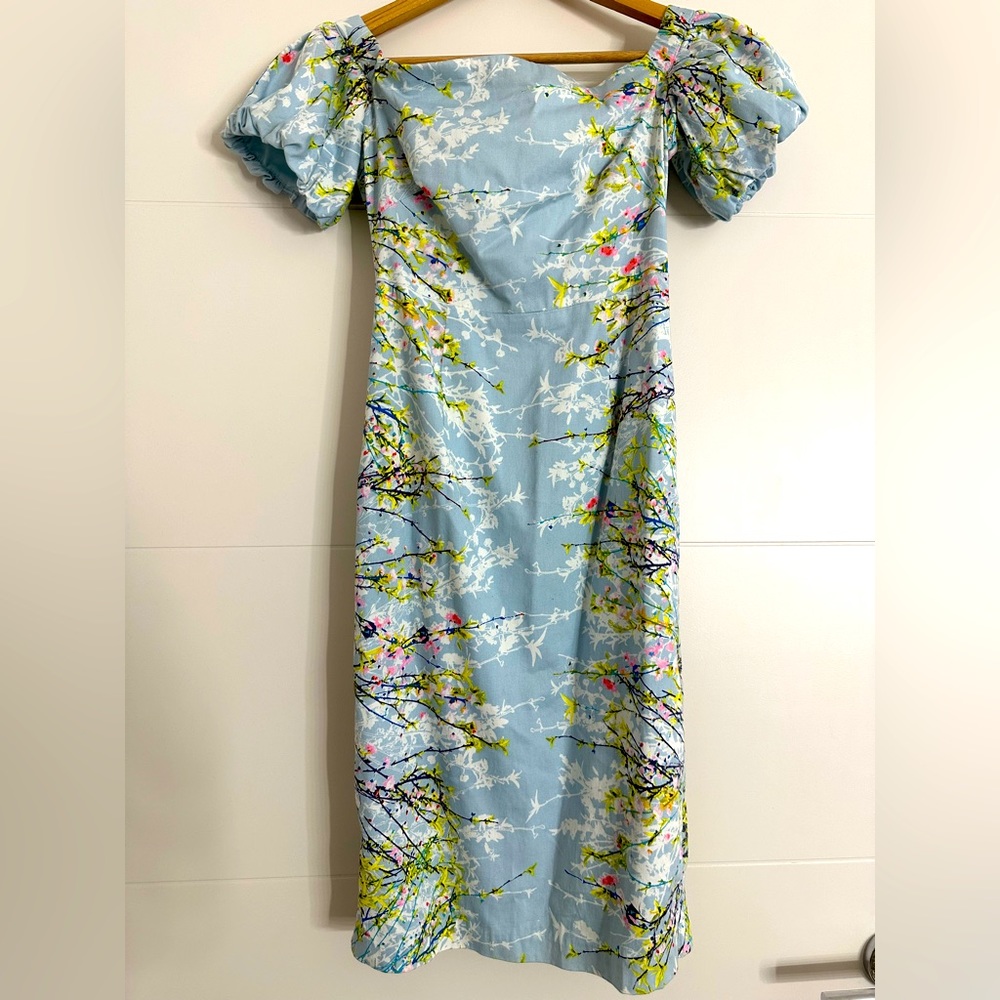 Form fitting dress with off the shoulder sleeves